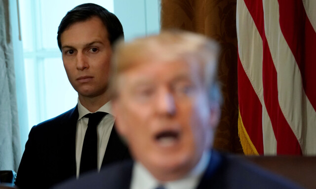 Trumps nærmeste faller som dominobrikker. Nå kan familien stå for tur